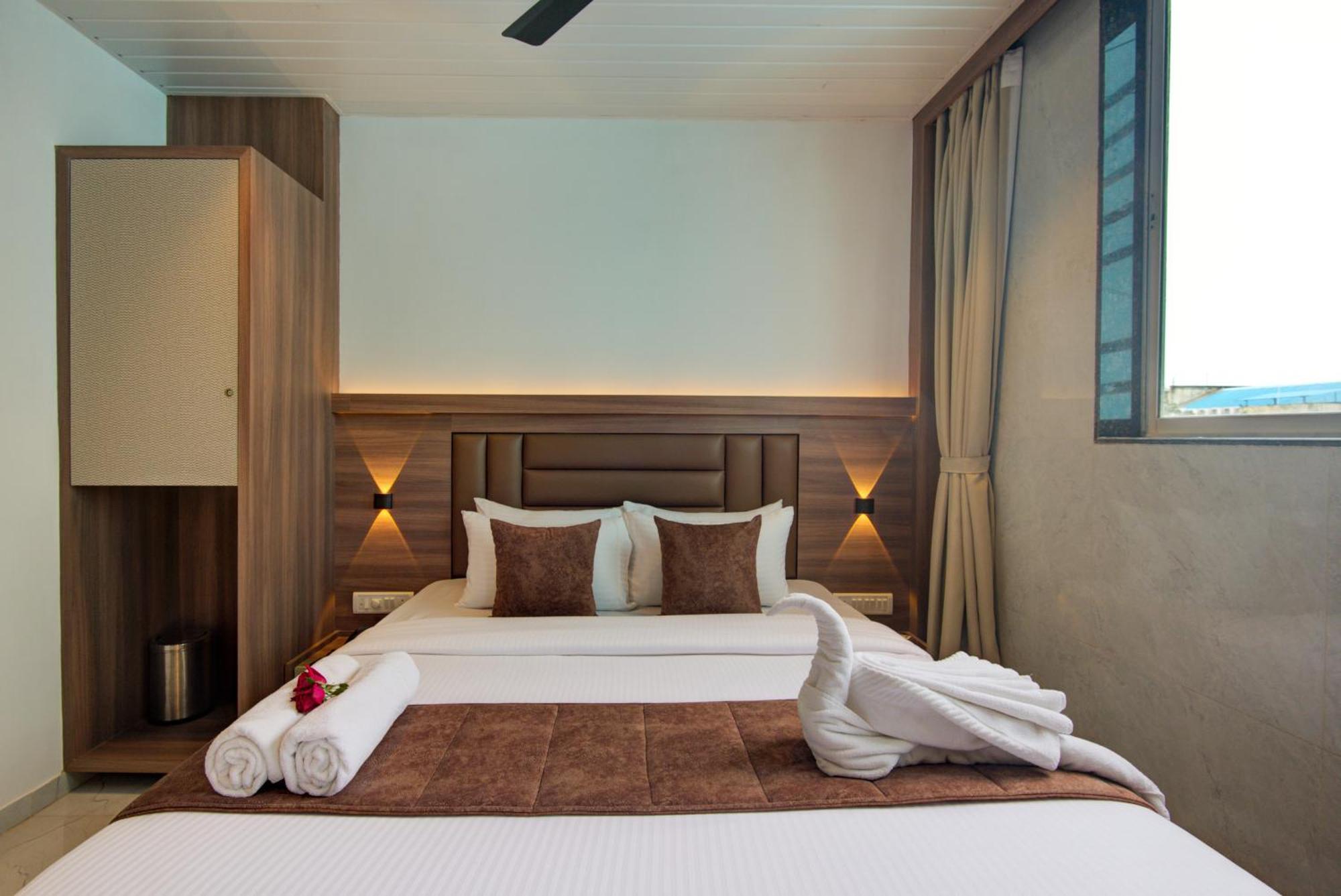 Hotel Galaxy Inn Нави Мумбаи Экстерьер фото