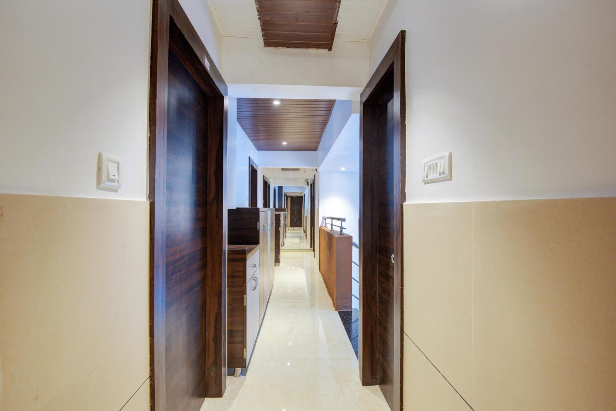 Hotel Galaxy Inn Нави Мумбаи Экстерьер фото