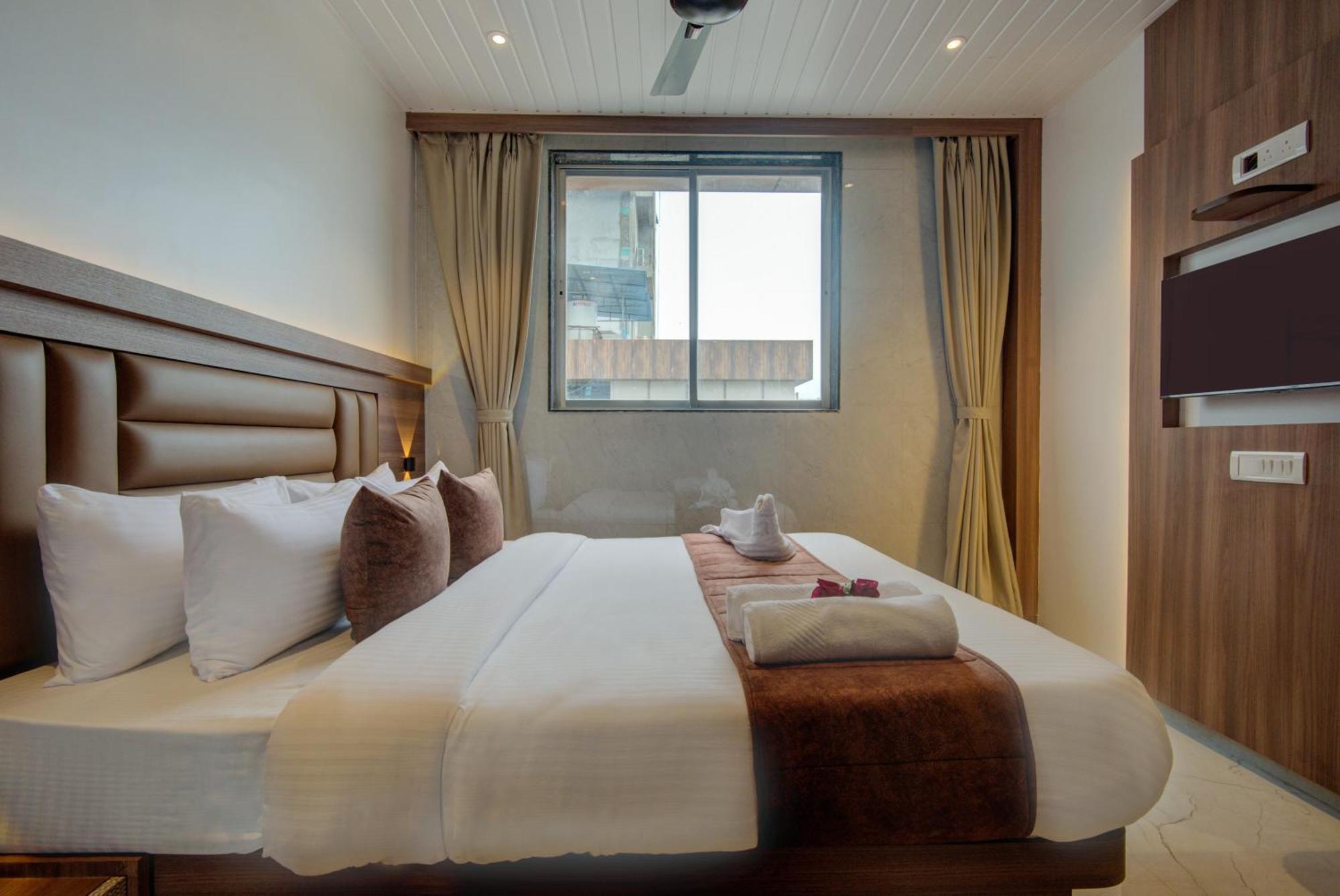 Hotel Galaxy Inn Нави Мумбаи Экстерьер фото