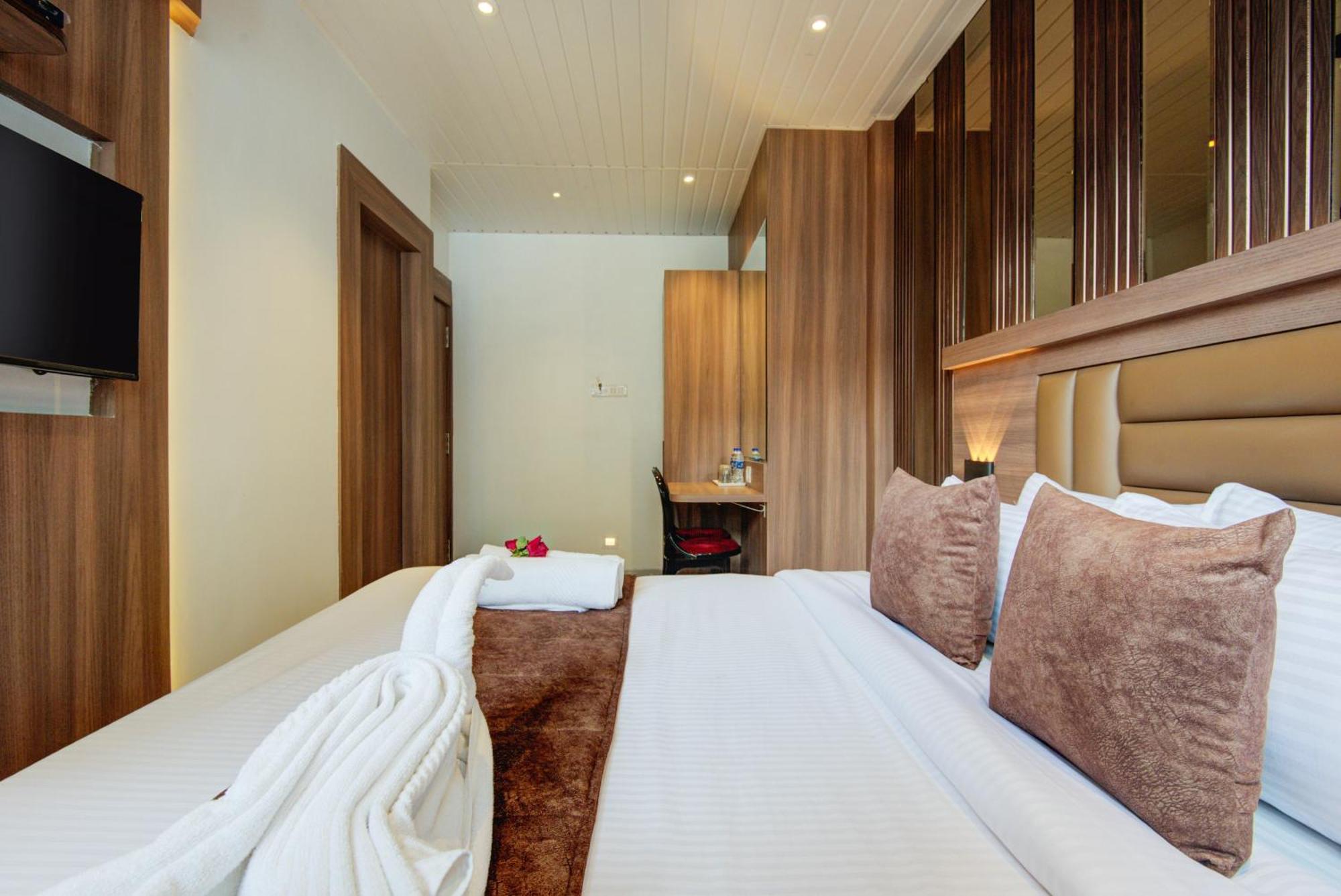 Hotel Galaxy Inn Нави Мумбаи Экстерьер фото