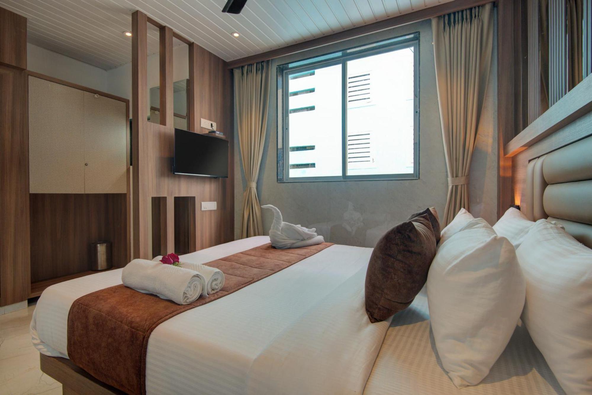 Hotel Galaxy Inn Нави Мумбаи Экстерьер фото