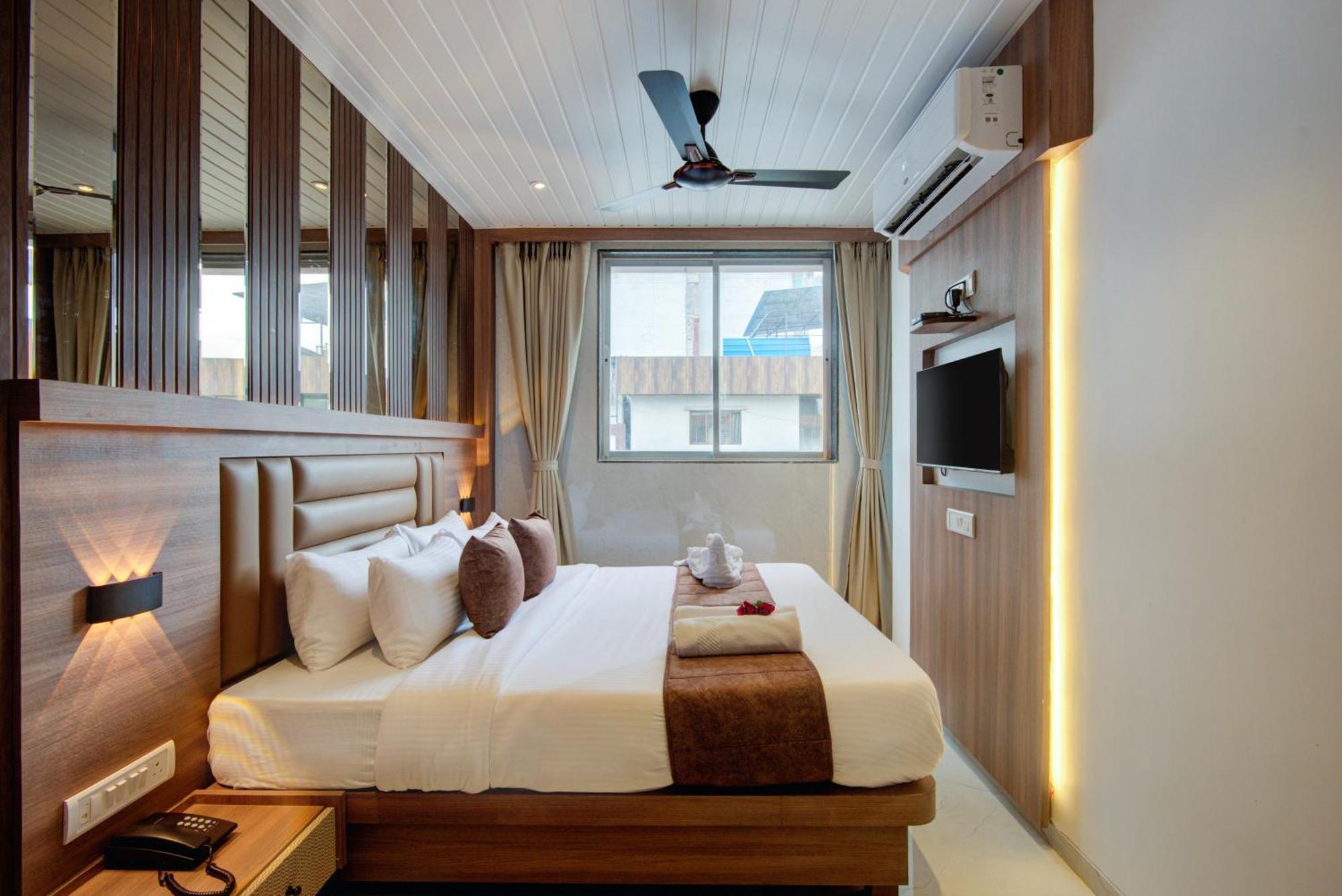 Hotel Galaxy Inn Нави Мумбаи Экстерьер фото