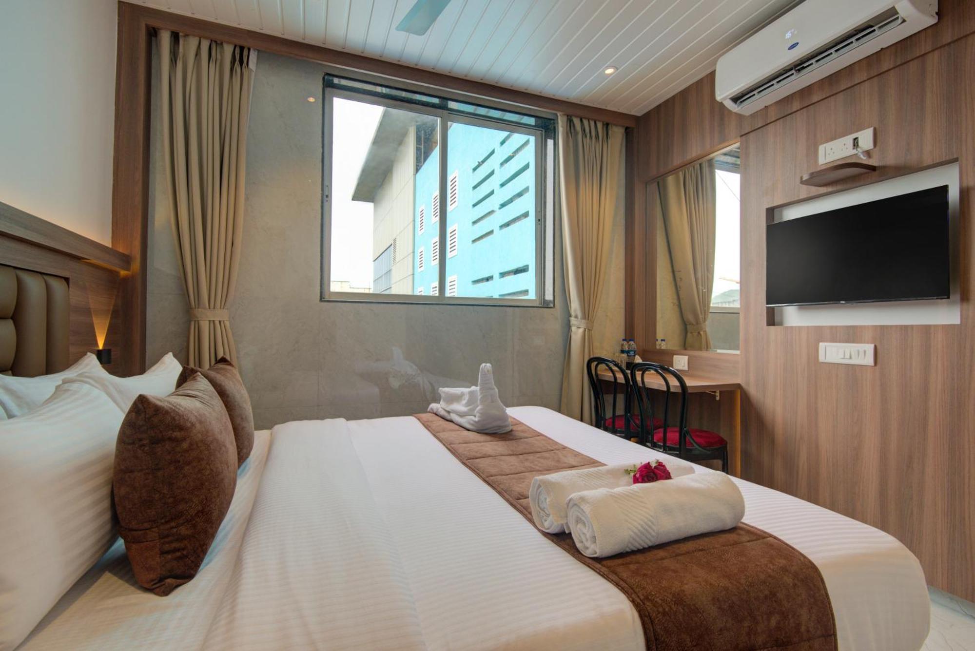 Hotel Galaxy Inn Нави Мумбаи Экстерьер фото