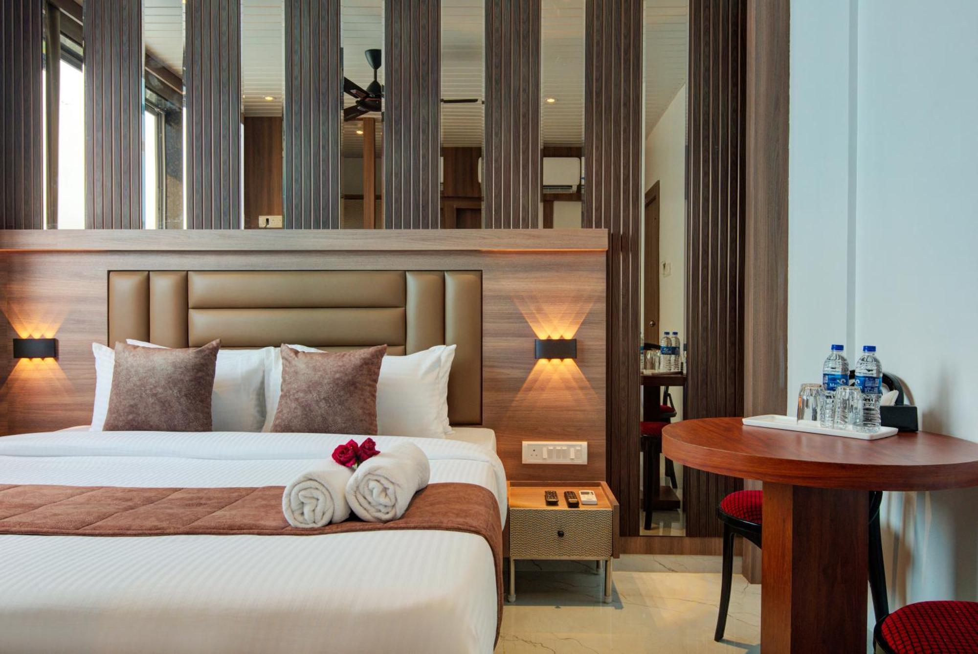 Hotel Galaxy Inn Нави Мумбаи Экстерьер фото