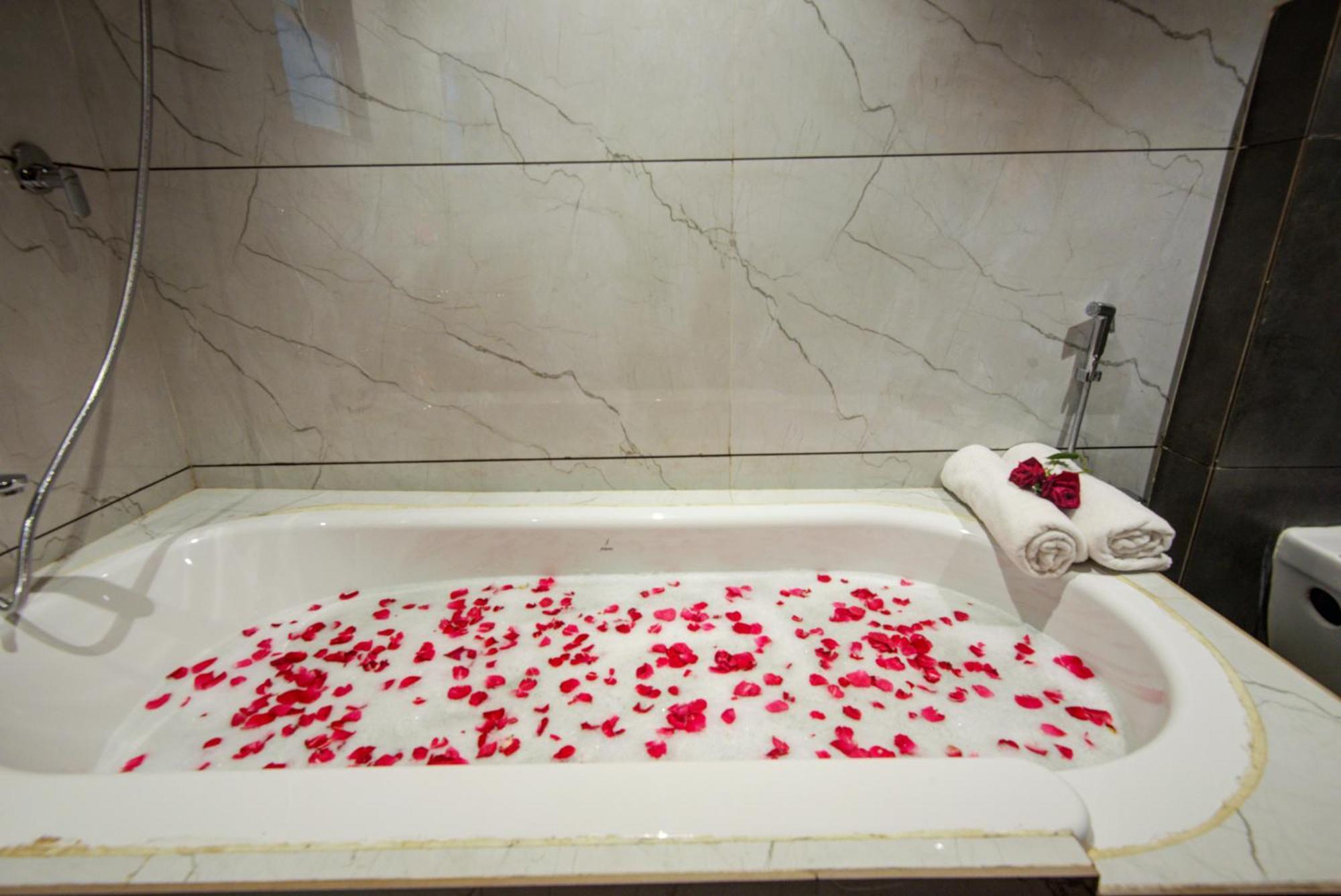 Hotel Galaxy Inn Нави Мумбаи Экстерьер фото