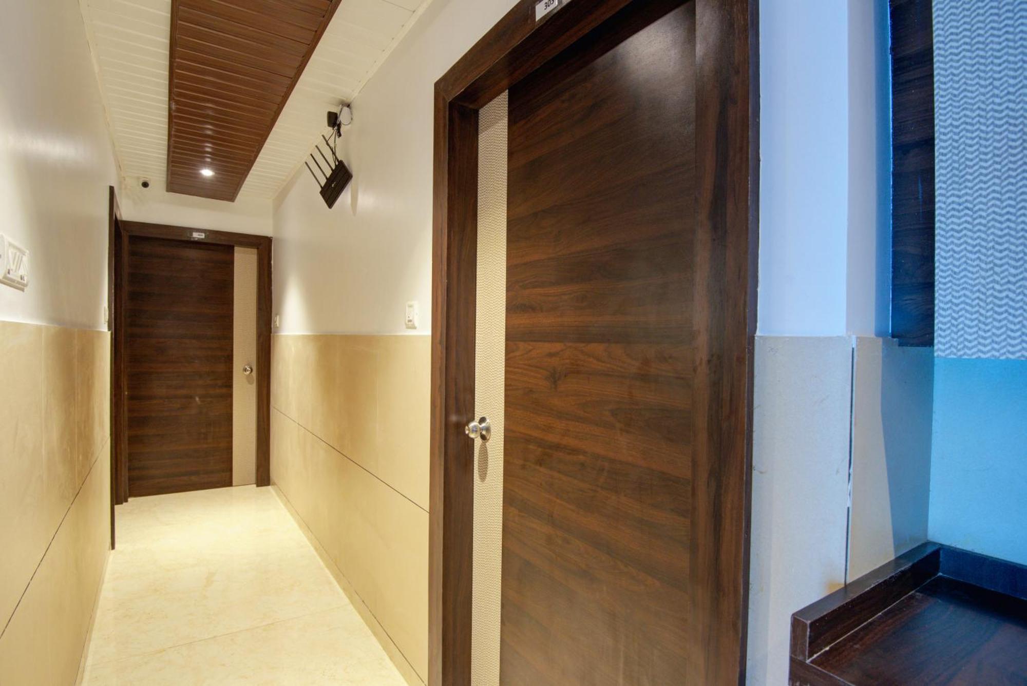Hotel Galaxy Inn Нави Мумбаи Экстерьер фото